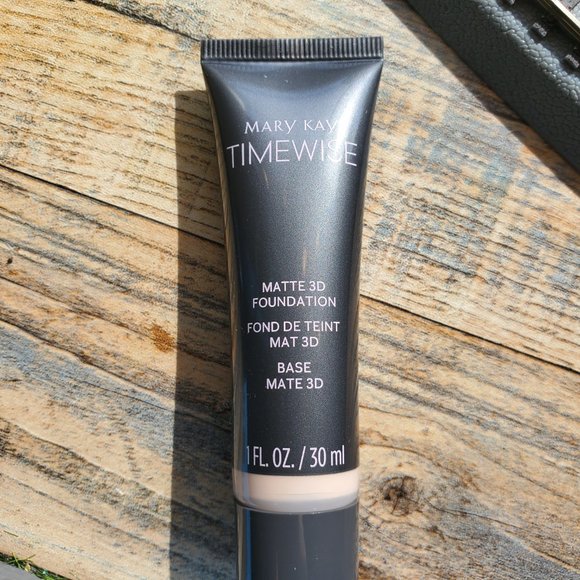 Ivory C 110 Matte 3D Foundation - Combo to Oily Skin - Timewise Mary Kay - Picture 4 of 5